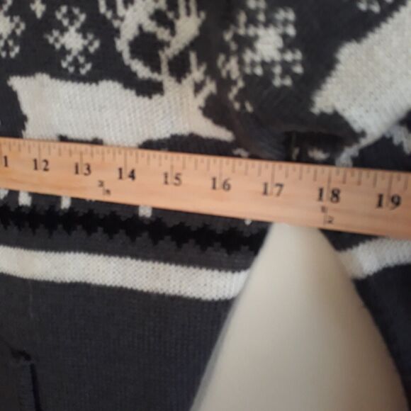 Roommates Hooded Faux Fur Trim Sweater Large Gray White Reindeer Winter Theme - Picture 4 of 9